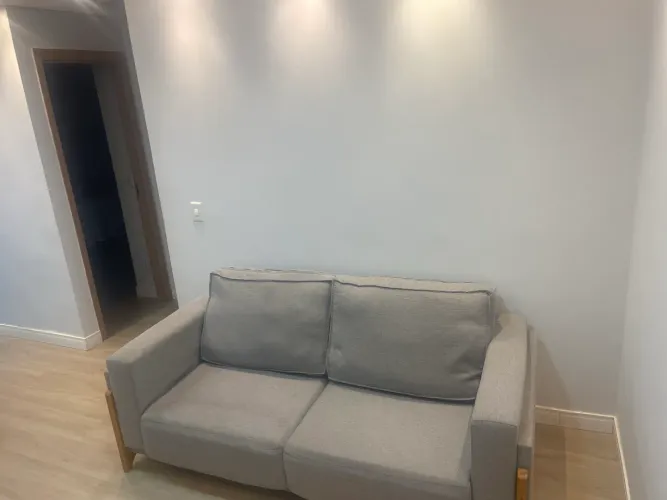 Sofá bem conservado, em linho, bom estado. 