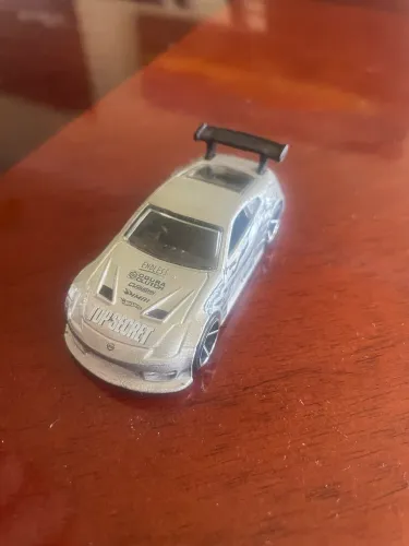 Carinho Hot Wheels Nissan 350Z (Z33)