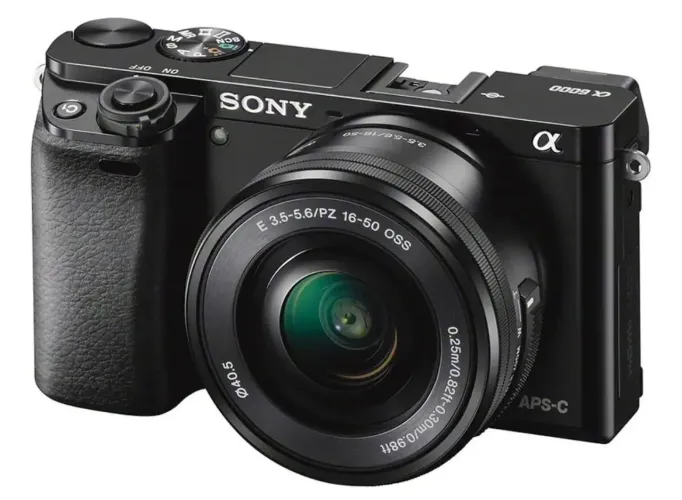 Vendo Câmera Sony Alpha A6000 + Lente 16-50 OSS. Excelente Estado