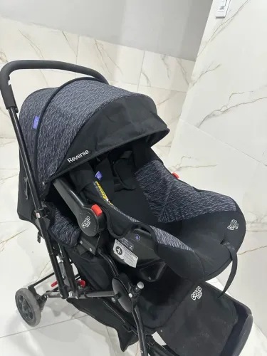 Carrinho de bebê Cosco c/bebê conforto
