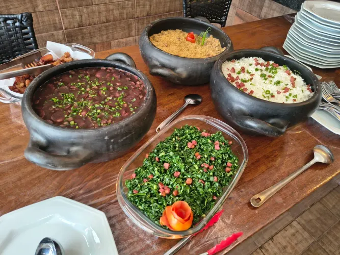 Buffet | Cozinheira | Garçom 
