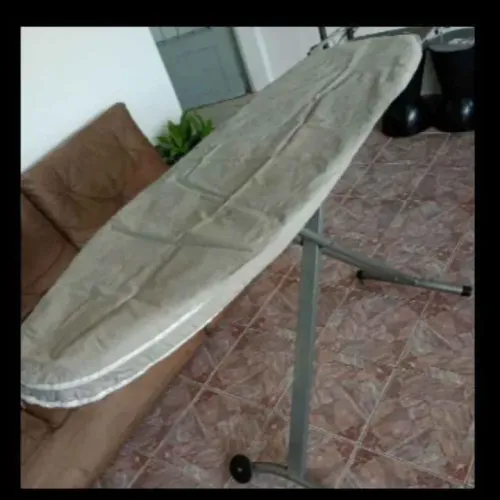 Tábua de Passar Roupa de Metal