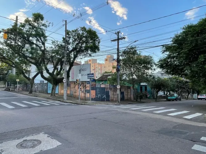 Terreno de esquina na Rua Lusitana x Américo Vespúcio