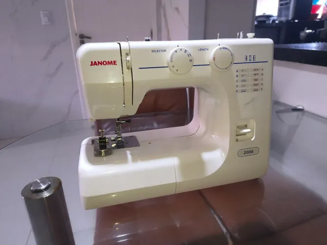 Máquina de costurar Janome 2008