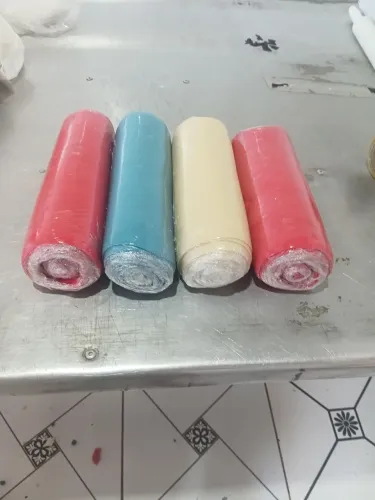 Massa de pastel caseira pronta pra o recheio temos placa contatos pelo o zap *20