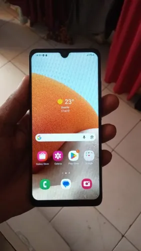 Celular a32 128 GB todo bom pega usa 280 faço entrega