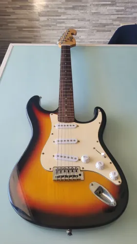 Guitarra elétrica Tagina Memphis MG-22 + Capa + Correia + Palhetas