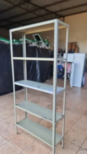Estante de aço reforçado 0,30x0,92x2,00 m com 5 bandejas para quem precisa colocar peso