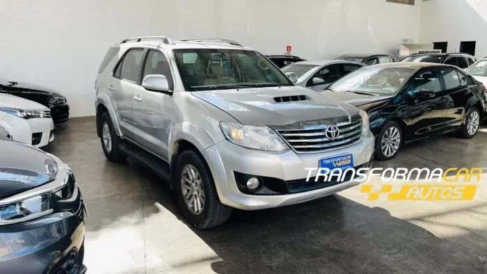 Toyota Hilux SW4 SRV D4-d 4X4 3.0 TDI Dies. MEC 2013