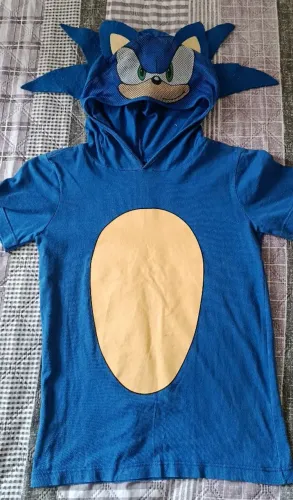 Vendo camisa do sonic com capuz e máscara 