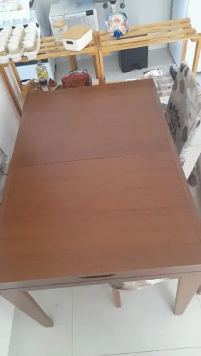 Mesa de Jantar de Madeira