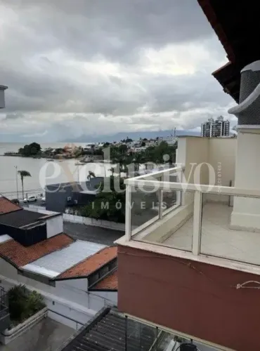 Cobertura 2 dormitórios em Coqueiros com vista para o mar