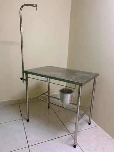 Mesa Inox com Balde e Suporte para Soro