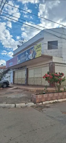 Alugo loja 50 metros esquina.