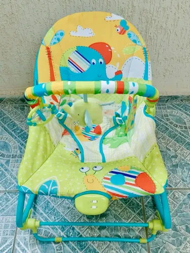 Cadeirinha de balanço musical e vibratório