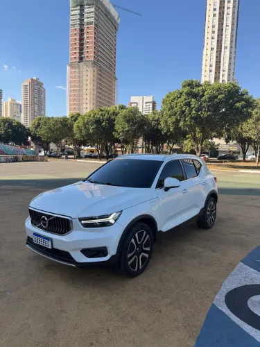 Volvo XC40 XC 40 T-5 Híbrido Momentum 1.5 262cv 2021