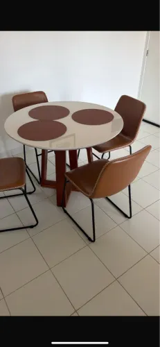 Cadeira e mesa  vindo buscar 550