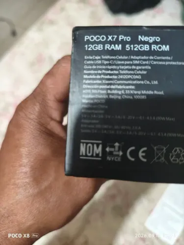 Vendo celular poco X7 sem detalhes acompanha capa carregador original