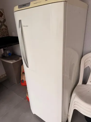 Geladeira Electrolux - Liga mas não gela