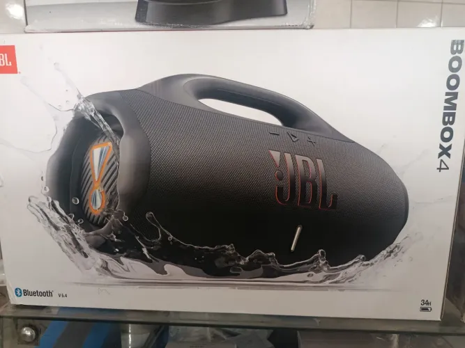 JBL boombox 4