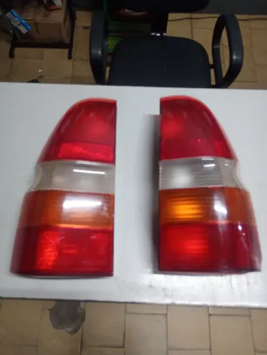 Lanternas traseiras originais Ford Escort