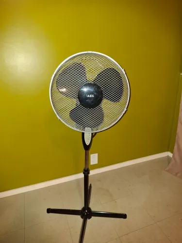 Ventilador de coluna com controle remoto - Marca AEG (alemã)