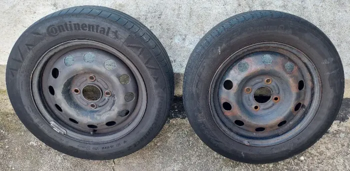 2 Rodas aro 14 ford com pneu e bico.