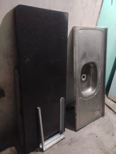 Vende se uma pia uma.bancada de cozinha