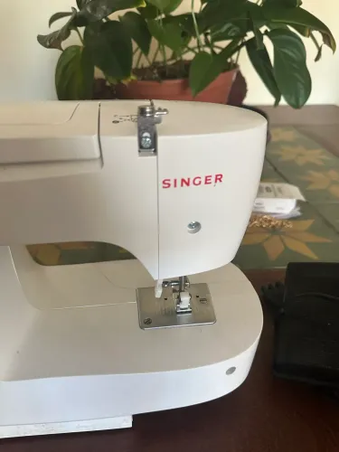 Máquina de costura singer m1605