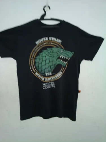 2 camisas oficiais GAME OF THRONES pretas .