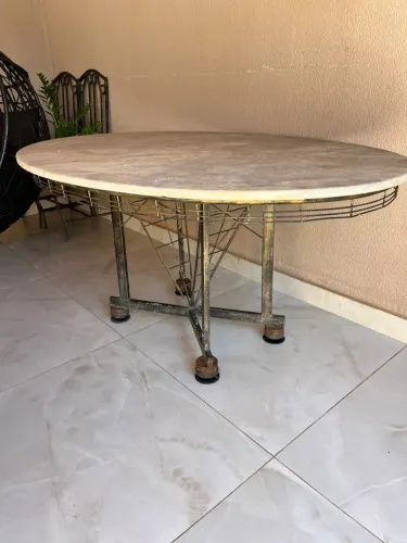 Mesa Oval 6 lugares tampo de granito