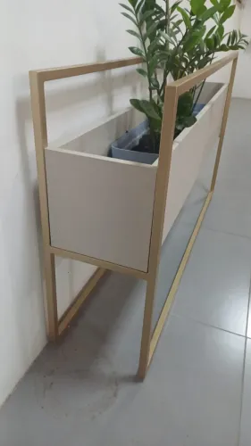Cachepô / Floreira Decorativa em Metal Dourado - Usada