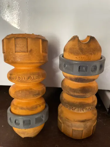 Batente de Amortecedor de Suspensão Traseiro VW 2Q0511351B