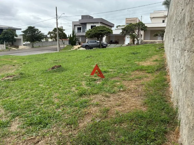 Terreno à venda de 250m² no Condomínio Golden Park, Jacareí-SP