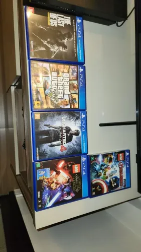 PlayStation 4, 500mb, 1 controle, com 5 jogos