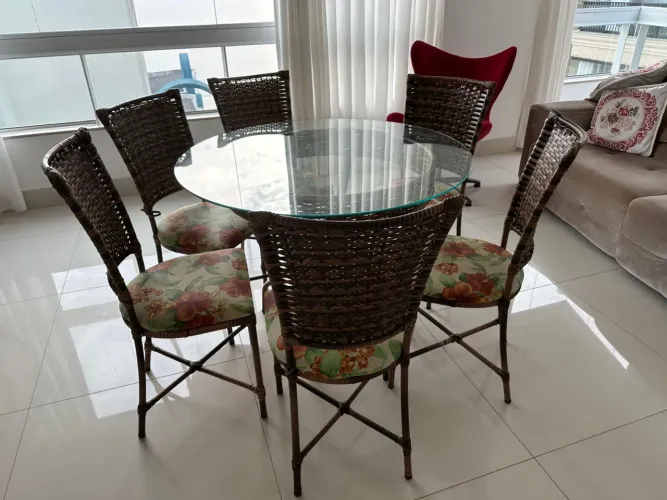 Conjunto mesa e cadeiras pra levar hoje