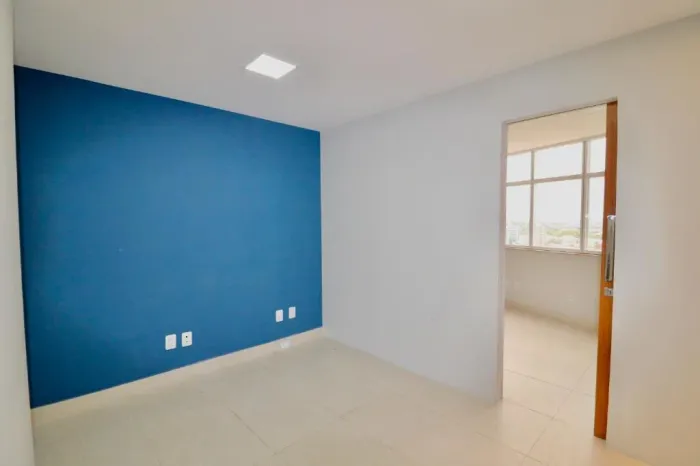 Sala comercial no OTC com 23m2 com 3 ambientes.
