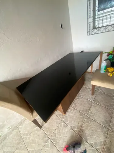 Mesa com seis cadeiras 