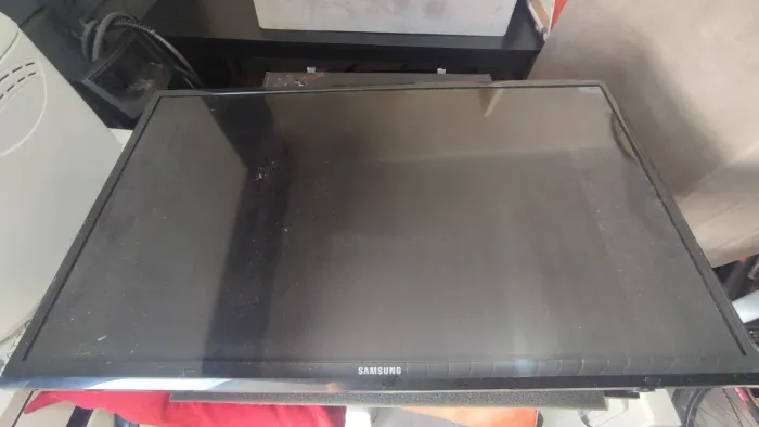 Vende-se 3 TVs com defeitos
