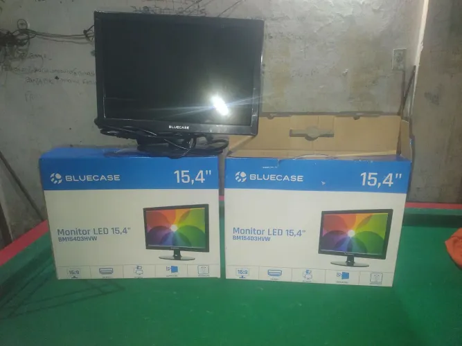 2 monitores novo na caixa de ld bluecase 15.4 polegadas funcionando perfeitamente novos