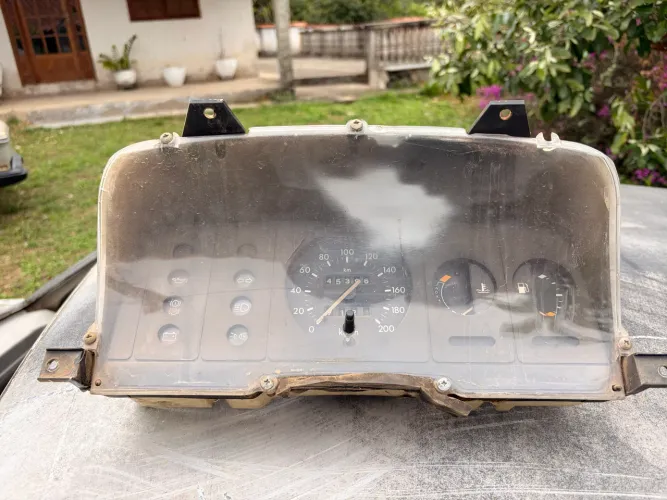 Painel de instrumentos do Ford Escort