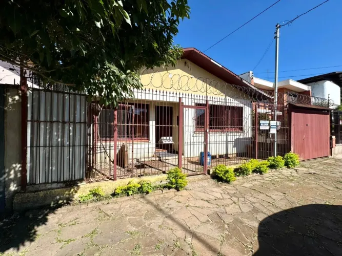 CAXIAS DO SUL - Casa Padrão - CINQUENTENÁRIO