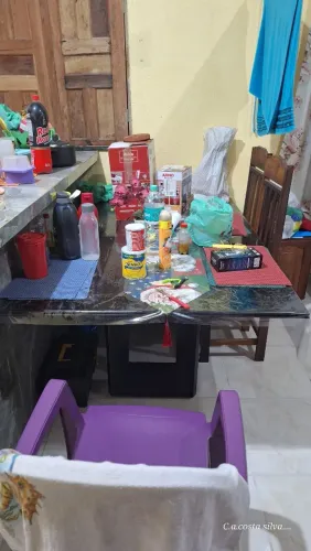 Mesa com cadeiras a venda 