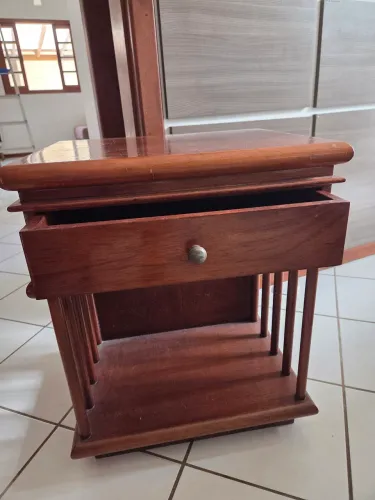Mesa cabeceira Vintage madeira maciça de lei