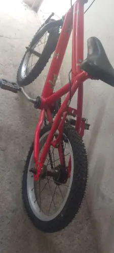 Bicicleta infantil em ótimo estado