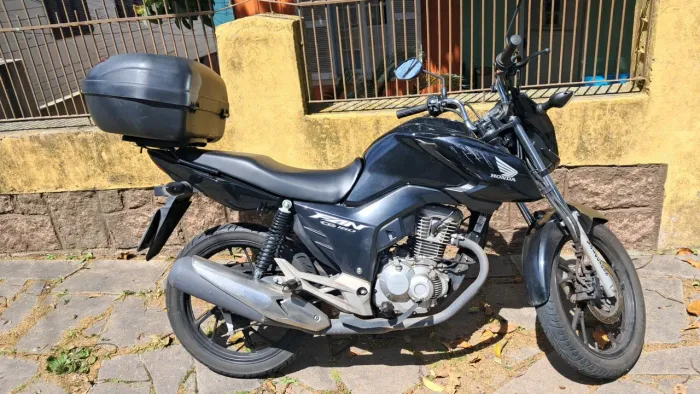 Honda cg 160 preta.