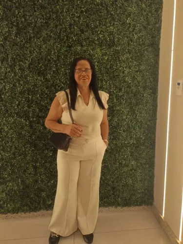 Sou cuidadora e acompanhante de idoso.(a).