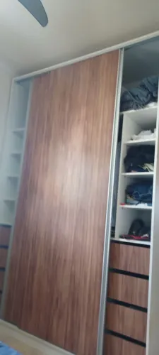 Armário de casal em MDF