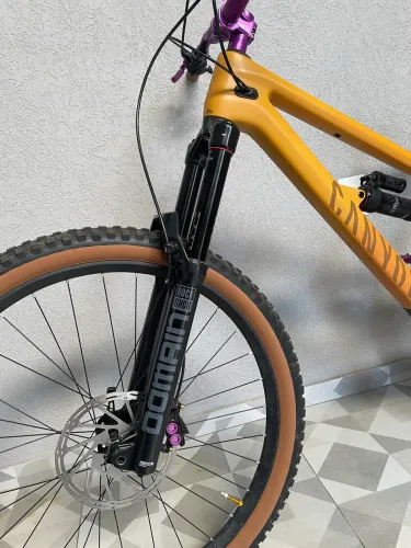 Suspensão Rock shox domain 180mm