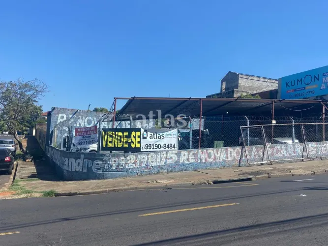 Terreno de Esquina 900m² | Região Comercial Consolidada | Ideal para Investidores